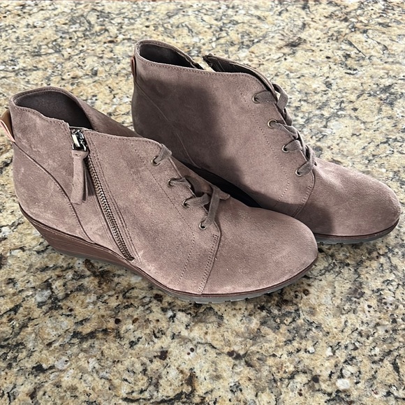 Dr. Scholl’s Wedge Shoe - Picture 1 of 4